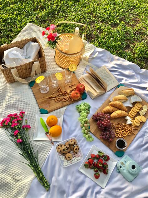 Aesthetic Picnic Picnic Foods Picnic Date Food Picnic Essentials