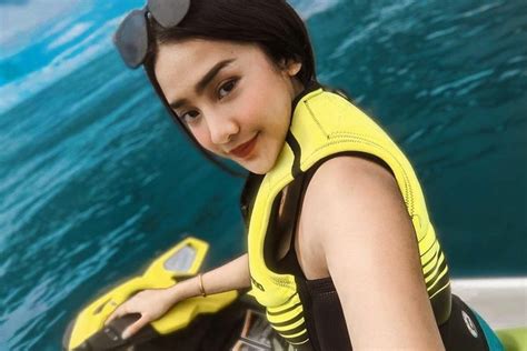 8 Hot Sexy Nina Zatulini Bikini Pics