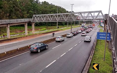 Acidente Interdita Faixas Da R Gis Bittencourt Sentido Sul Em Embu