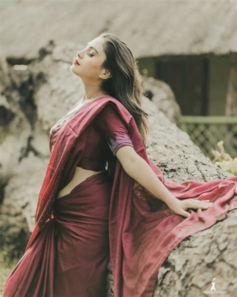 Top 16 Simple Saree Poses You Must Try – FABULUS FASHION, 52% OFF