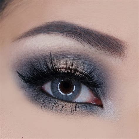 Urban Decay Naked Smoky Palette Review Giveaway The Beautynerd