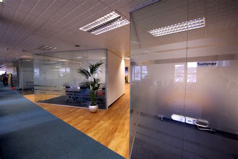 Making the most of small office spaces with glass partitioning - OBG