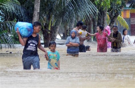 18 Dead 5 Missing After Indonesia Floods Landslide Archipelago The Jakarta Post