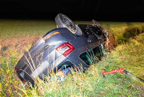 Schwerer Unfall im Erzgebirge Auto überschlägt sich