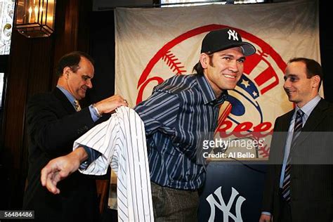 27 New York Yankees Sign Johnny Damon Stock Photos High Res Pictures