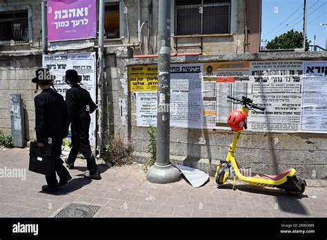 Daily life in Bnei Brak Stock Photo - Alamy