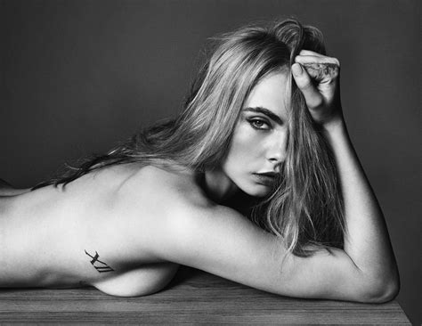 Cara Delevingne Nua Esquire Setembro Tomates Podres