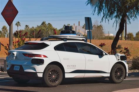 Uber Rolls Out Self Driving Waymo Cars As Us Av Deals Slump