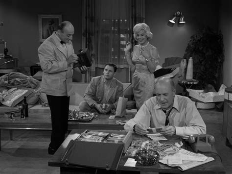 The Twilight Zone Episode 46 A Most Unusual Camera Midnite Reviews