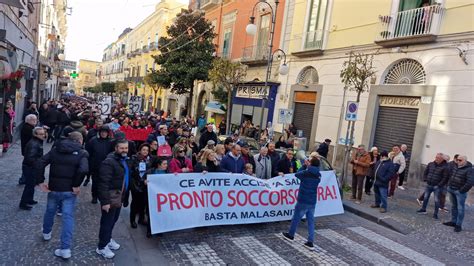 Pronto Soccorso Di Boscoreale 5000 Persone In Piazza E Incontro In