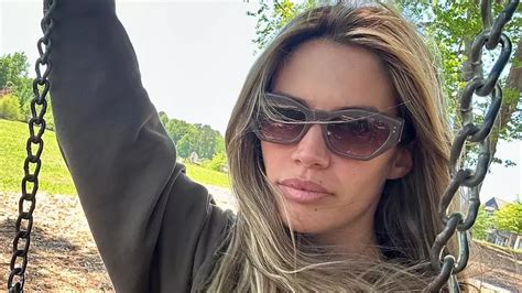 Tvshowbiz Sara Sampaio Proudly Flaunts Model Figure In Red Hot Bikini Selfie As She Shares