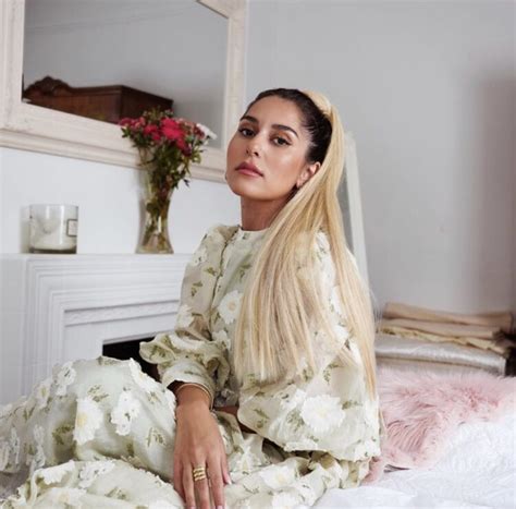 9 Hot Sexy Dina Tokio Bikini Pics