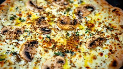 Roman Pizza Bianco Mushroom And Truffle Chefs Recipe Arla® Pro