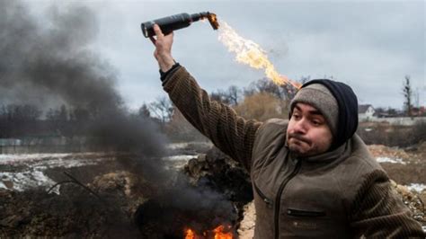 Guerra na Ucrânia quem foi Molotov e por que ele dá nome a explosivos