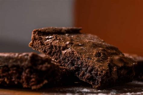 How To Cut Brownies Cleanly 9 Easy Ways The Three Snackateers