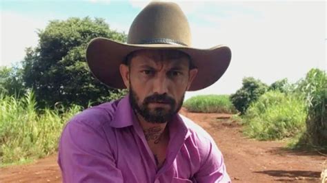 Agricultor que passou muito tempo fingindo não ser gay Cultura Realidade