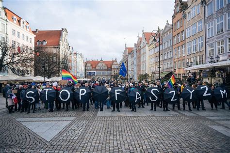 Gdańsk powiedział stop faszyzmowi Manifestacja KOD pod Neptunem