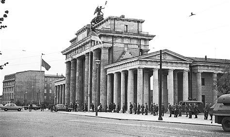 7 Historical Photos of the Berlin Wall 1961 – 1989 - nu Berlin