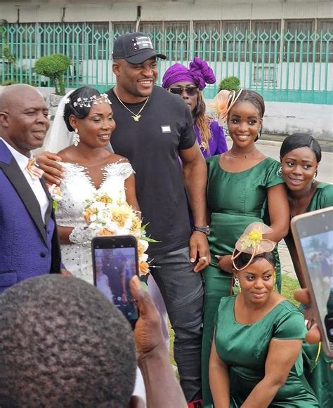 Francis Ngannou offre un incroyable cadeau à ce couple marié photos