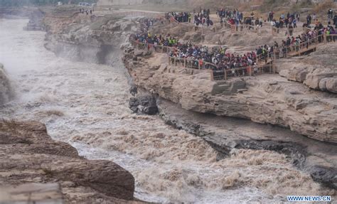 Chine Tourisme La Cascade De Hukou Pendant Les Cong S De La F Te