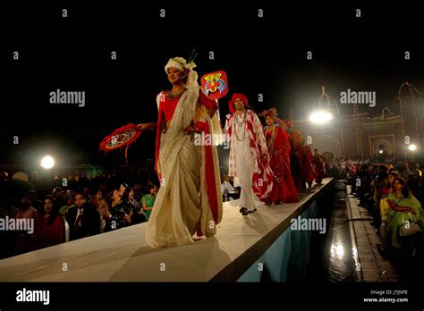 Traditional Dress Of Bangladesh Hi Res Stock Photography And Images Alamy