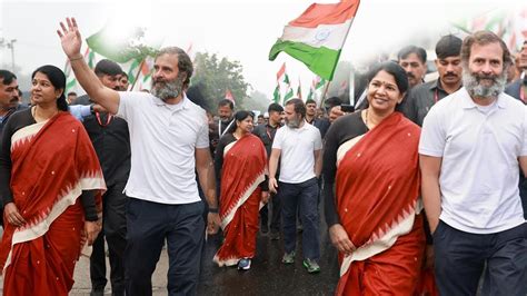 Rahul Gandhi யுடன் Bharat Jodo Yatra வில் இணைந்து நடந்த Kanimozhi