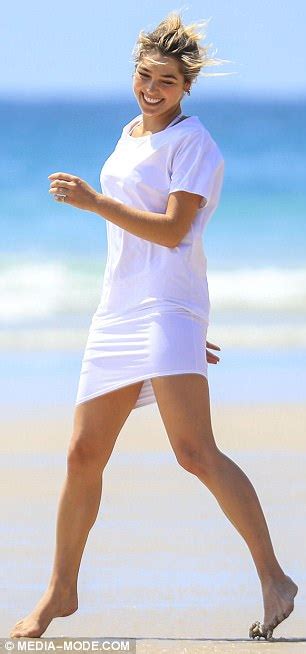 Ashley Hart Shows Off Her Toned Curves In A Skimpy Bikini Daily Mail Online