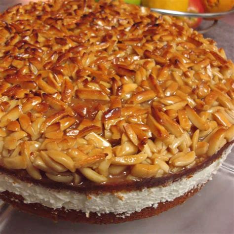 Oma's Bienenstich Recipe ~ Bee Sting Cake