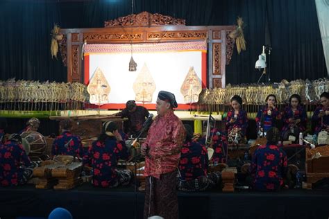 Pagelaran Wayang Kulit Fakultas Filsafat