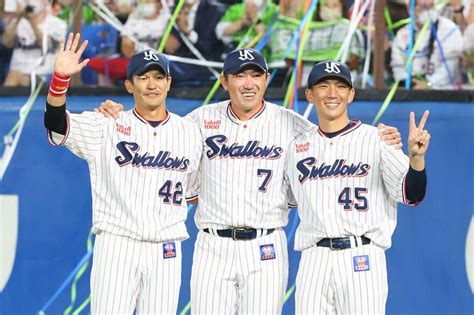 写真：【ヤクルト】内川聖一、坂口智隆、嶋基宏が引退セレモニー サプライズで工藤公康氏、楽天・田中将らも登場 東スポweb