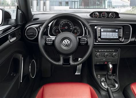 Galerie: Volkswagen Beetle Cockpit | Bilder und Fotos