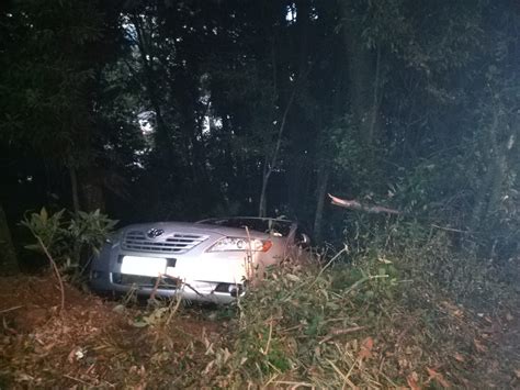 Carro Sai Da Pista E Quase Cai Em Barranco Em Conc Rdia R Dio Ruralfm