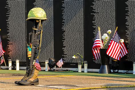 Fallen Soldier Tribute Stock Photo - Download Image Now - iStock