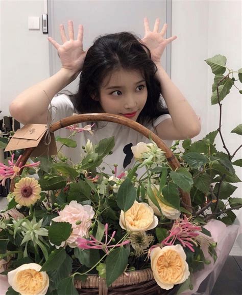 Blip 아이유 꽃 사진 모음🌹🥰