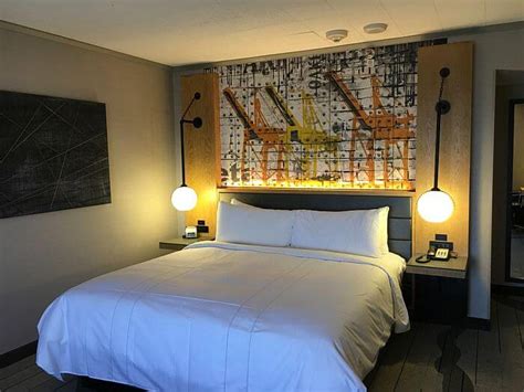 Oakland Marriott City Center Hotel Embraces its Hometown