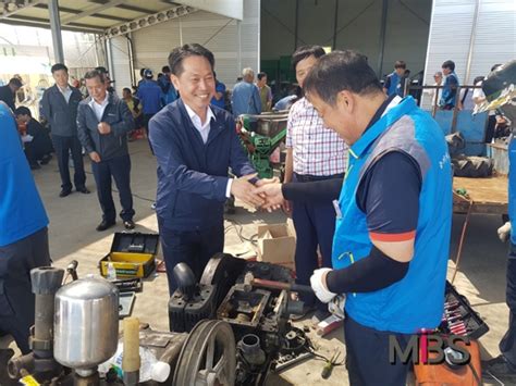 충남농협 농번기 찾아가는 농기계 순회수리봉사 뉴스밴드 가치를 만드는 뉴스