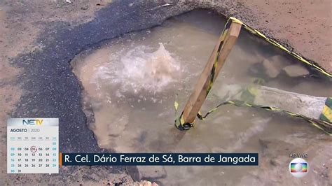 Vídeo Moradores de Jaboatão reclamam de vazamento de água em Barra de