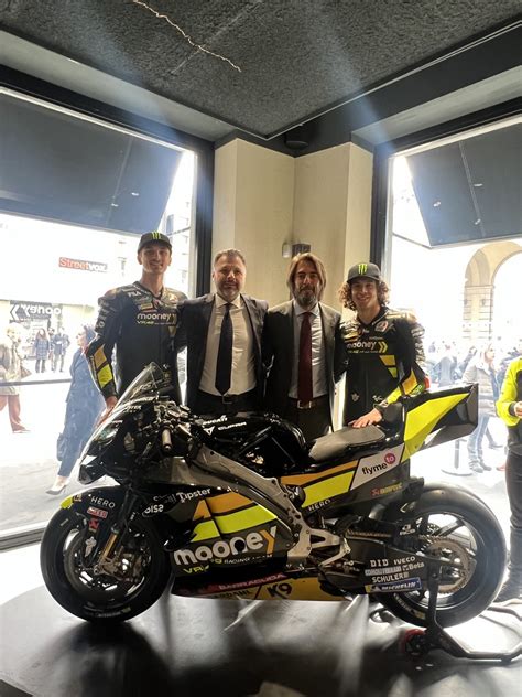 Comoli Ferrari Con Vr Racing Team Di Valentino Rossi Nel Motogp