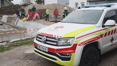 Personenrettung Nach Arbeitsunfall Auf Baustelle In Wels Schafwiesen