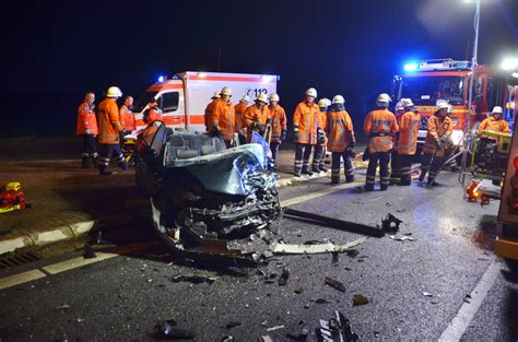 Reportnet De Stade Mehrere Schwerverletzte Bei Schwerem Unfall Auf