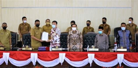 Dprd Medan Sampaikan Rekomendasi Lkpj Tahun Anggaran Kepada Wali