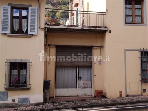 Vendita Terratetto Plurifamiliare In Via Stefaneschi Borgo San