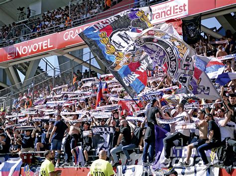 Les idées dextrême droite se diffusent au stade comme ailleurs