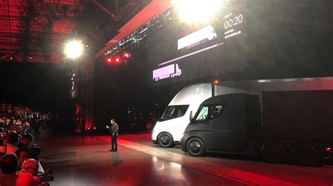 Tesla Unveils An Electric Rival To Semi Trucks The New York Times