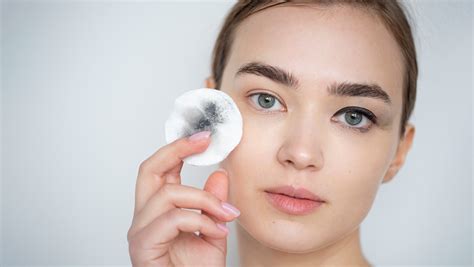 How To Remove Makeup Without Makeup Remover Beautysourcing