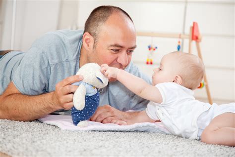 8 Ways To Improve Daddy Baby Bonding