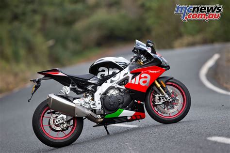 2018 Aprilia RSV4 RF Factory MCNews