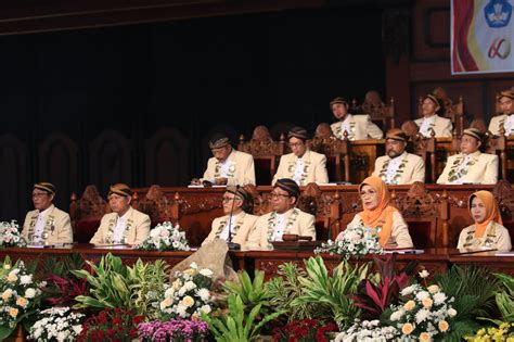 Wisuda Periode I Tahun Isi Solo Luluskan Wisudawan Dengan