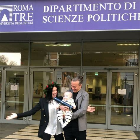 Gigi Dalessio Con Lex Moglie Carmela Barbato Alla Terza Laurea Della