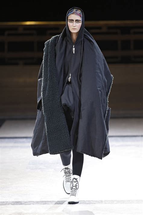 Yohji Yamamoto Ready To Wear Fashion Show Collection Fall Winter 2014